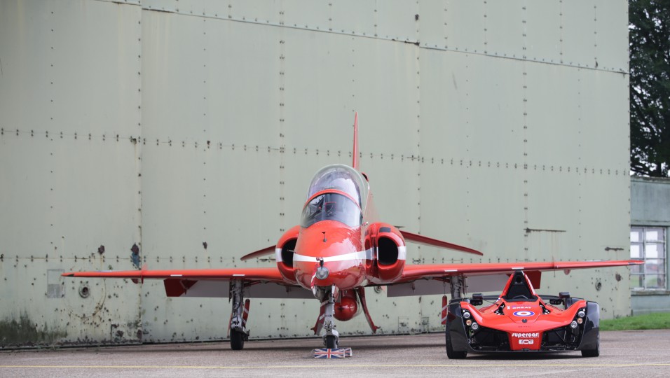 jet alongside mono from in front